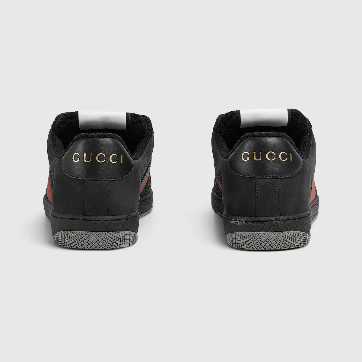 P620 Ceiling Level🔥🔥GUC**🔥🔥Screener Series Couple Decorated Web Sneakers This single product is from the Gucci Lido series, and its design is inspired by the summer style and beach clubs of the Italian coast. The Screener series of sneakers are inspired by classic sneakers from the 1970s, and the name is taken from the defensive moves in sports. This 2024 early autumn series of shoes is crafted from black rubber (a technical and malleable opaque material), with striped webbing on both sides and a Gucci printed embossed logo on the heel. Male 39-44 (customized at 38.45)